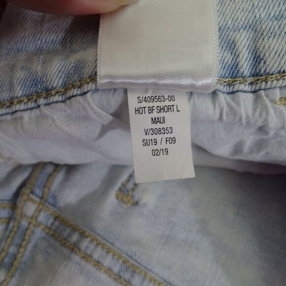 Old Navy Boyfriend Cuffed Denim Jean Shorts Women Size 6 Light Acid Wash - Picture 6 of 11